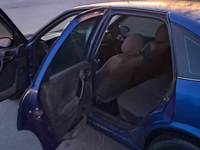 Синий Опель Вектра, объемом двигателя 1.8 л и пробегом 340 тыс. км за 2350 $, фото 13 на Automoto.ua