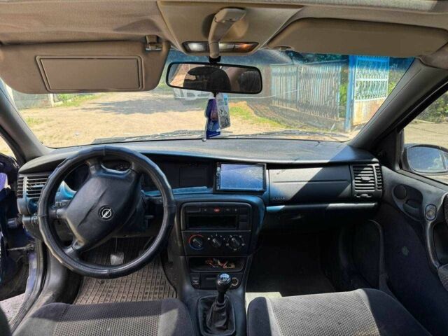 Синій Опель Вектра, об'ємом двигуна 1.6 л та пробігом 437 тис. км за 1600 $, фото 9 на Automoto.ua