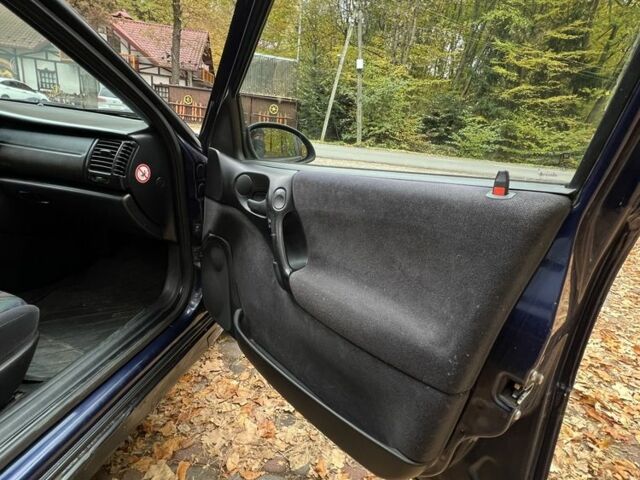 Синий Опель Вектра, объемом двигателя 1.8 л и пробегом 479 тыс. км за 1600 $, фото 11 на Automoto.ua