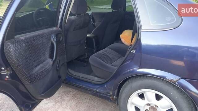 Синій Опель Вектра, об'ємом двигуна 2 л та пробігом 300 тис. км за 2200 $, фото 3 на Automoto.ua