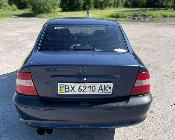 Синий Опель Вектра, объемом двигателя 1.8 л и пробегом 297 тыс. км за 2200 $, фото 2 на Automoto.ua