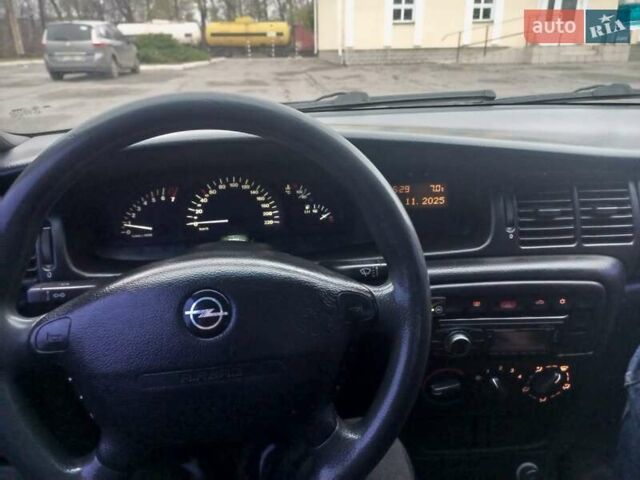 Синий Опель Вектра, объемом двигателя 1.6 л и пробегом 300 тыс. км за 2750 $, фото 10 на Automoto.ua