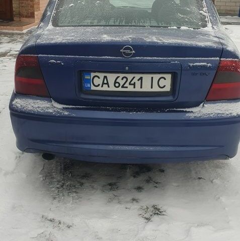 Синій Опель Вектра, об'ємом двигуна 1.6 л та пробігом 262 тис. км за 1600 $, фото 3 на Automoto.ua