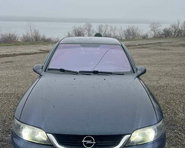 Синий Опель Вектра, объемом двигателя 1.6 л и пробегом 338 тыс. км за 2700 $, фото 4 на Automoto.ua