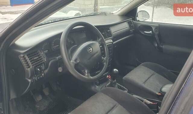 Синий Опель Вектра, объемом двигателя 1.6 л и пробегом 262 тыс. км за 1600 $, фото 6 на Automoto.ua