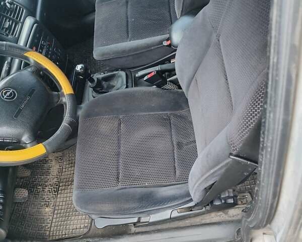 Синій Опель Вектра, об'ємом двигуна 2 л та пробігом 395 тис. км за 1300 $, фото 6 на Automoto.ua