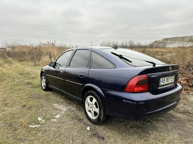 Синий Опель Вектра, объемом двигателя 1.8 л и пробегом 250 тыс. км за 2900 $, фото 4 на Automoto.ua