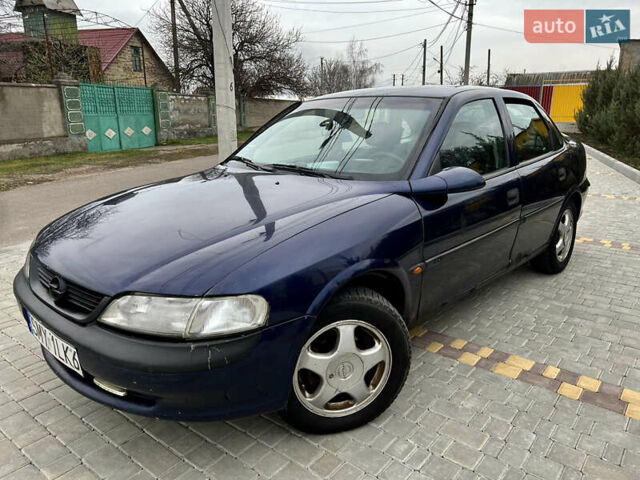 Синий Опель Вектра, объемом двигателя 1.8 л и пробегом 321 тыс. км за 850 $, фото 2 на Automoto.ua