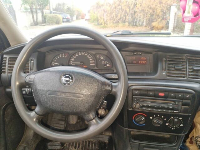 Синий Опель Вектра, объемом двигателя 1.8 л и пробегом 364 тыс. км за 1450 $, фото 6 на Automoto.ua