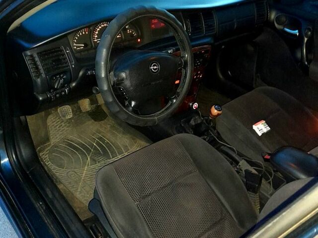 Синій Опель Вектра, об'ємом двигуна 2 л та пробігом 300 тис. км за 3500 $, фото 10 на Automoto.ua
