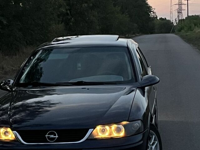 Синий Опель Вектра, объемом двигателя 2 л и пробегом 250 тыс. км за 2800 $, фото 4 на Automoto.ua