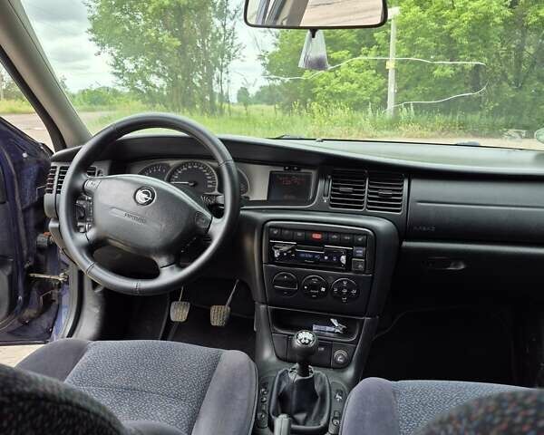 Синій Опель Вектра, об'ємом двигуна 1.8 л та пробігом 240 тис. км за 3300 $, фото 5 на Automoto.ua