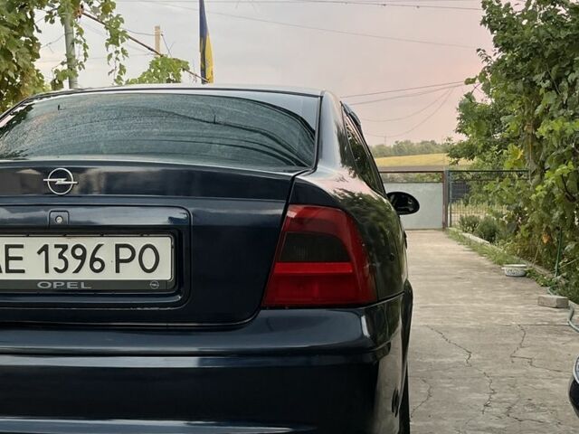 Синій Опель Вектра, об'ємом двигуна 2 л та пробігом 250 тис. км за 2500 $, фото 3 на Automoto.ua