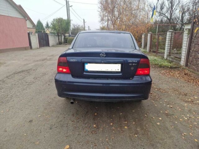 Синий Опель Вектра, объемом двигателя 1.8 л и пробегом 364 тыс. км за 1450 $, фото 5 на Automoto.ua