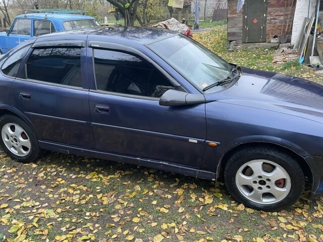 Синий Опель Вектра, объемом двигателя 1.6 л и пробегом 1 тыс. км за 1700 $, фото 5 на Automoto.ua