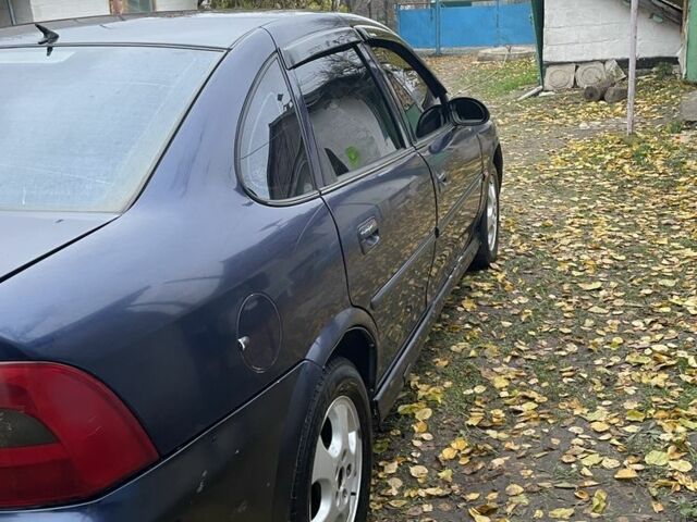 Синий Опель Вектра, объемом двигателя 1.6 л и пробегом 1 тыс. км за 1700 $, фото 1 на Automoto.ua