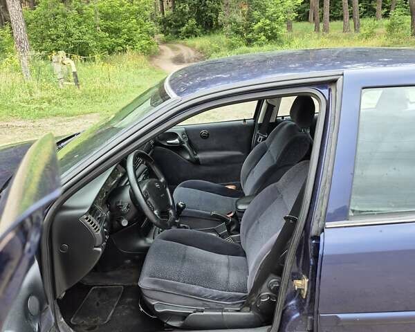Синій Опель Вектра, об'ємом двигуна 1.8 л та пробігом 240 тис. км за 3300 $, фото 6 на Automoto.ua