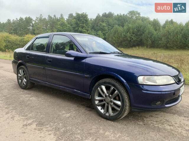 Синий Опель Вектра, объемом двигателя 2 л и пробегом 358 тыс. км за 3000 $, фото 1 на Automoto.ua