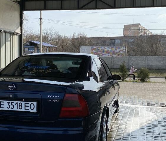 Синій Опель Вектра, об'ємом двигуна 0.16 л та пробігом 380 тис. км за 2885 $, фото 5 на Automoto.ua