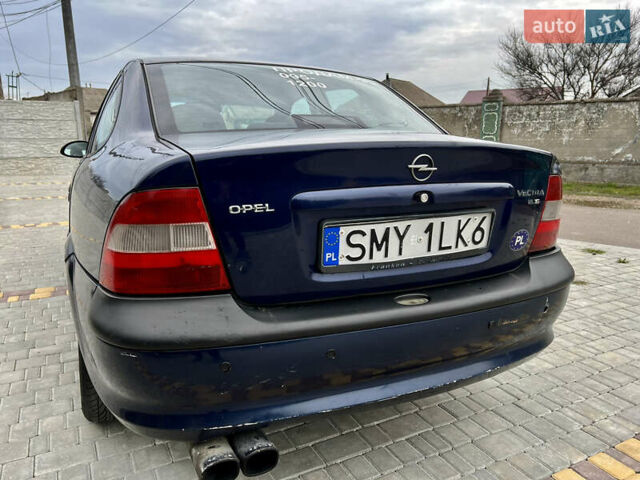 Синий Опель Вектра, объемом двигателя 1.8 л и пробегом 321 тыс. км за 850 $, фото 4 на Automoto.ua