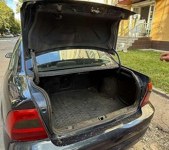 Синий Опель Вектра, объемом двигателя 2 л и пробегом 326 тыс. км за 2800 $, фото 2 на Automoto.ua