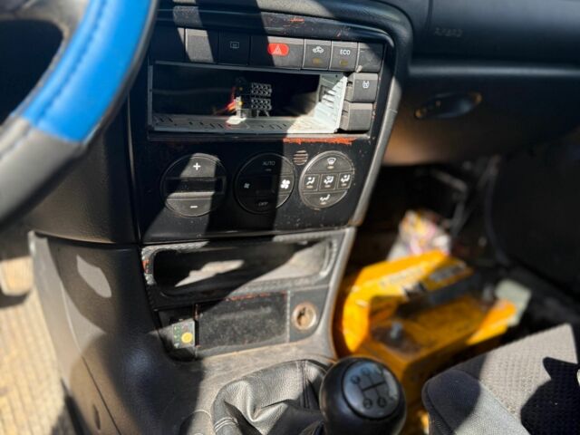 Синій Опель Вектра, об'ємом двигуна 2 л та пробігом 300 тис. км за 699 $, фото 4 на Automoto.ua