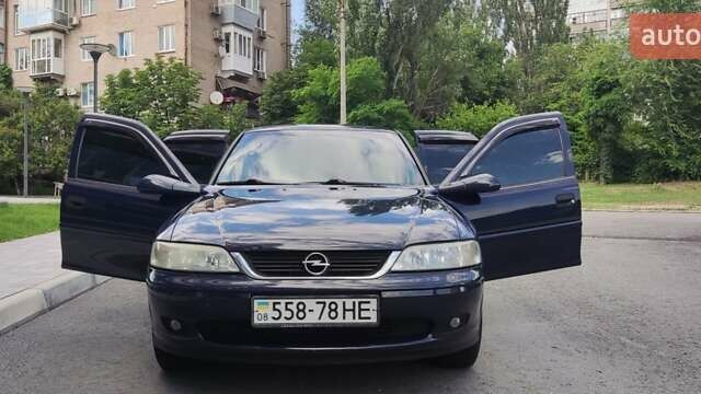 Синий Опель Вектра, объемом двигателя 1.8 л и пробегом 260 тыс. км за 3500 $, фото 13 на Automoto.ua