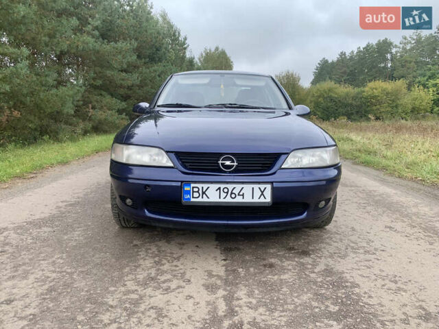 Синий Опель Вектра, объемом двигателя 2 л и пробегом 358 тыс. км за 3000 $, фото 2 на Automoto.ua