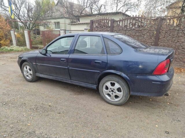 Синий Опель Вектра, объемом двигателя 1.8 л и пробегом 364 тыс. км за 1450 $, фото 3 на Automoto.ua