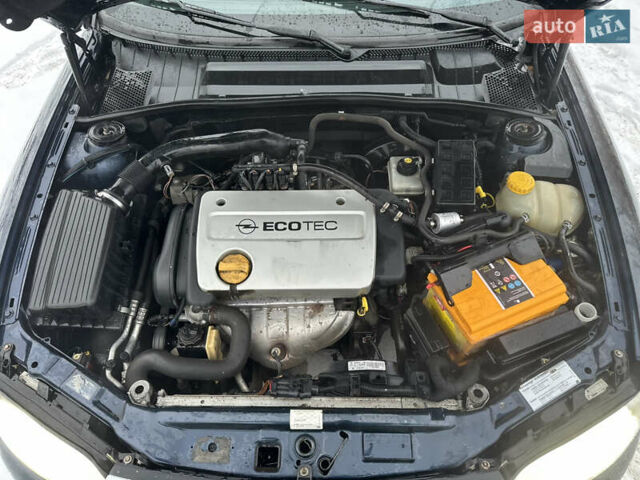 Синий Опель Вектра, объемом двигателя 1.6 л и пробегом 225 тыс. км за 2999 $, фото 12 на Automoto.ua