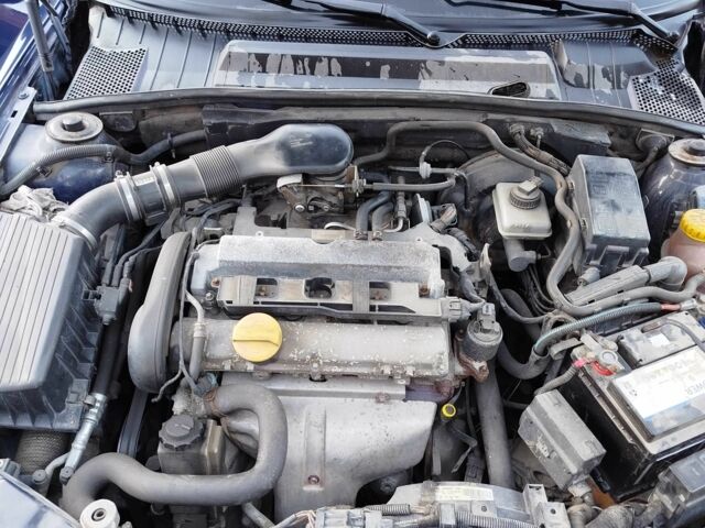 Синий Опель Вектра, объемом двигателя 1.8 л и пробегом 226 тыс. км за 2650 $, фото 4 на Automoto.ua