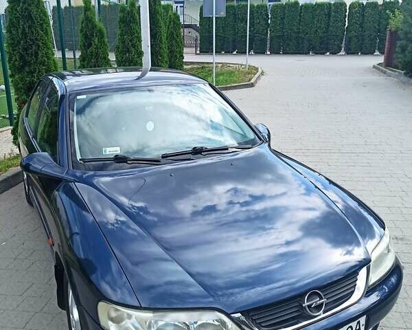 Синий Опель Вектра, объемом двигателя 1.8 л и пробегом 277 тыс. км за 3500 $, фото 3 на Automoto.ua