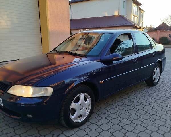 Синий Опель Вектра, объемом двигателя 1.8 л и пробегом 226 тыс. км за 2650 $, фото 1 на Automoto.ua