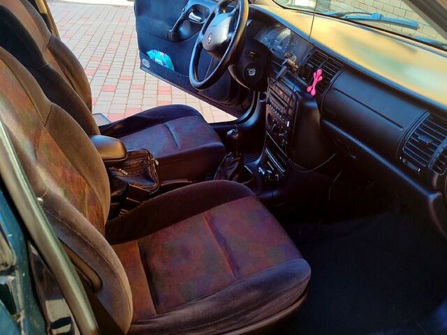 Синий Опель Вектра, объемом двигателя 1.6 л и пробегом 0 тыс. км за 2500 $, фото 7 на Automoto.ua