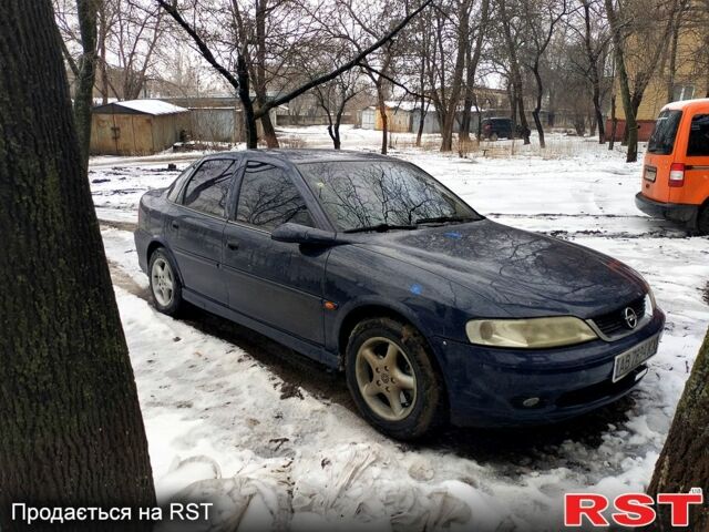 Синий Опель Вектра, объемом двигателя 1.6 л и пробегом 121 тыс. км за 1700 $, фото 4 на Automoto.ua