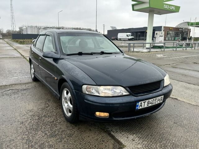 Синий Опель Вектра, объемом двигателя 2 л и пробегом 300 тыс. км за 1899 $, фото 1 на Automoto.ua