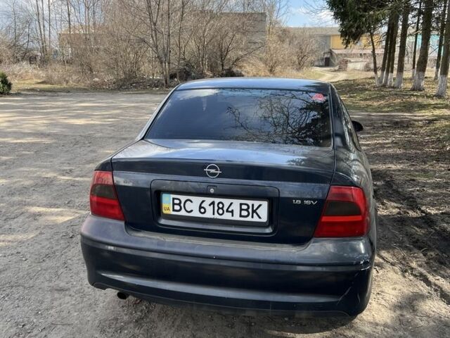 Синий Опель Вектра, объемом двигателя 1.8 л и пробегом 300 тыс. км за 1700 $, фото 3 на Automoto.ua