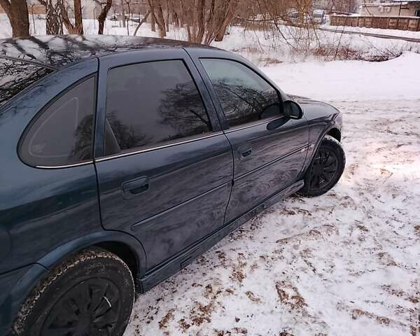 Синій Опель Вектра, об'ємом двигуна 2 л та пробігом 347 тис. км за 2700 $, фото 3 на Automoto.ua