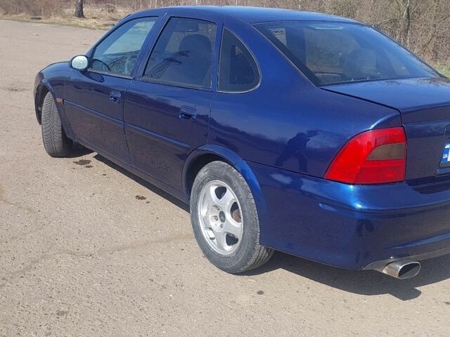 Синій Опель Вектра, об'ємом двигуна 2 л та пробігом 300 тис. км за 1500 $, фото 1 на Automoto.ua