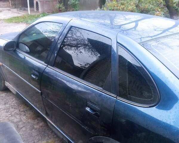 Синий Опель Вектра, объемом двигателя 1.8 л и пробегом 350 тыс. км за 2450 $, фото 4 на Automoto.ua