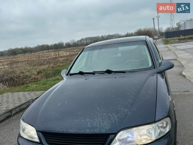 Синій Опель Вектра, об'ємом двигуна 2 л та пробігом 200 тис. км за 1650 $, фото 1 на Automoto.ua