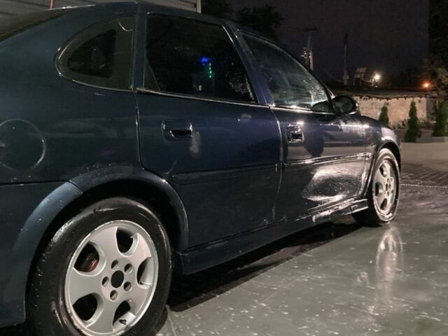 Синій Опель Вектра, об'ємом двигуна 2 л та пробігом 470 тис. км за 2200 $, фото 4 на Automoto.ua