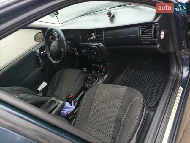 Синий Опель Вектра, объемом двигателя 1.8 л и пробегом 388 тыс. км за 2000 $, фото 12 на Automoto.ua