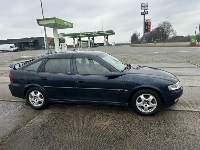 Синий Опель Вектра, объемом двигателя 2 л и пробегом 300 тыс. км за 1899 $, фото 2 на Automoto.ua