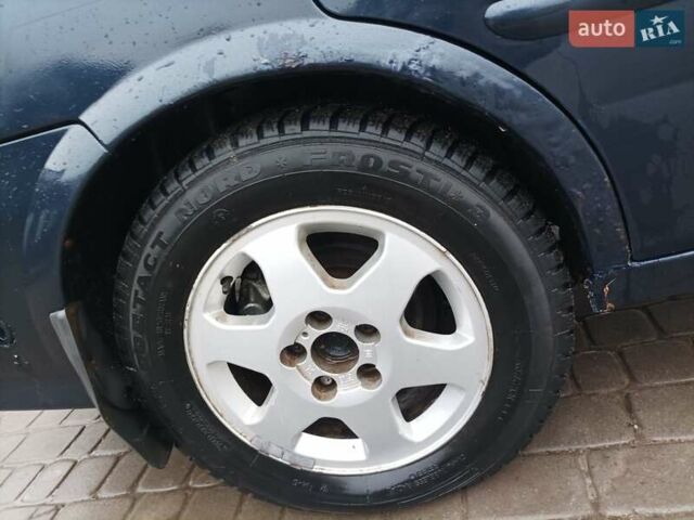 Синий Опель Вектра, объемом двигателя 1.8 л и пробегом 388 тыс. км за 2000 $, фото 9 на Automoto.ua