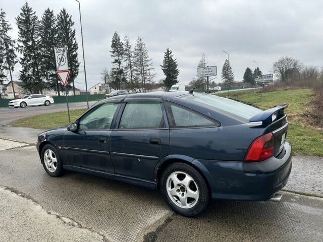 Синий Опель Вектра, объемом двигателя 2 л и пробегом 300 тыс. км за 1899 $, фото 6 на Automoto.ua