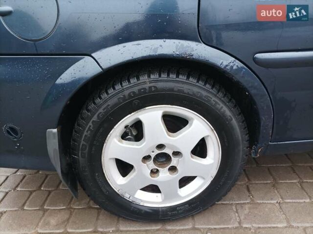 Синий Опель Вектра, объемом двигателя 1.8 л и пробегом 388 тыс. км за 2000 $, фото 8 на Automoto.ua