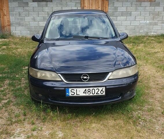 Синий Опель Вектра, объемом двигателя 2 л и пробегом 370 тыс. км за 1308 $, фото 4 на Automoto.ua