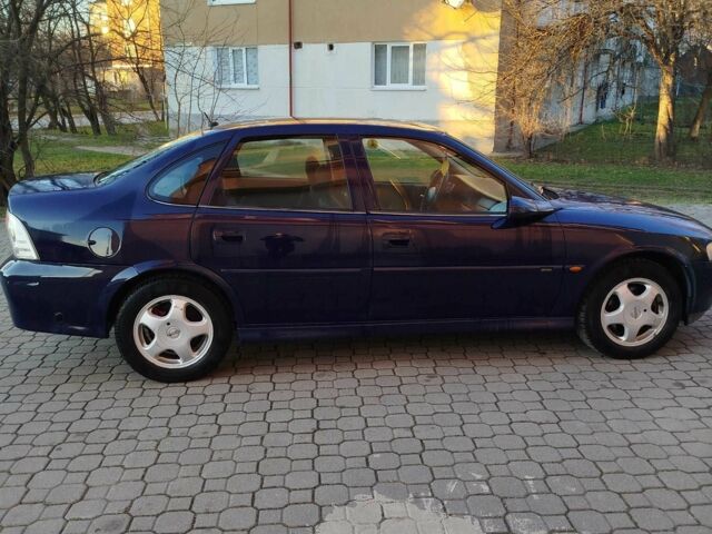 Синий Опель Вектра, объемом двигателя 1.8 л и пробегом 226 тыс. км за 2650 $, фото 15 на Automoto.ua