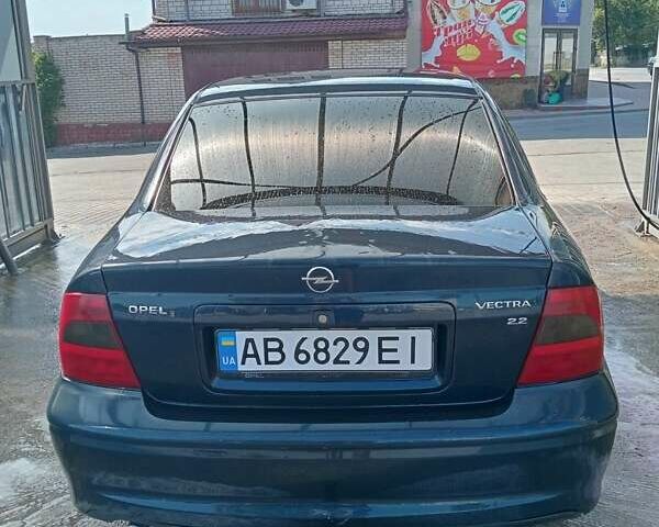 Синий Опель Вектра, объемом двигателя 2.2 л и пробегом 242 тыс. км за 2800 $, фото 2 на Automoto.ua